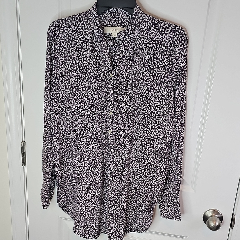 LOFT Women's Monochrome‎ Leaf Print Blouse Size S